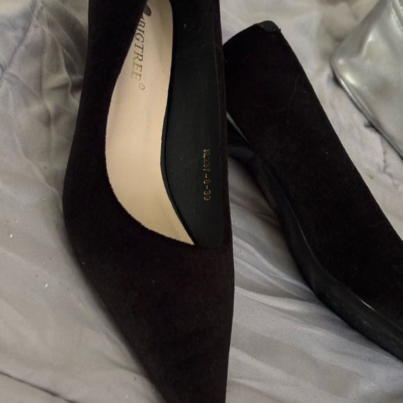 Black Velvet kitten heels never worn . Excellent condition. Size 39 - Picture 12 of 13